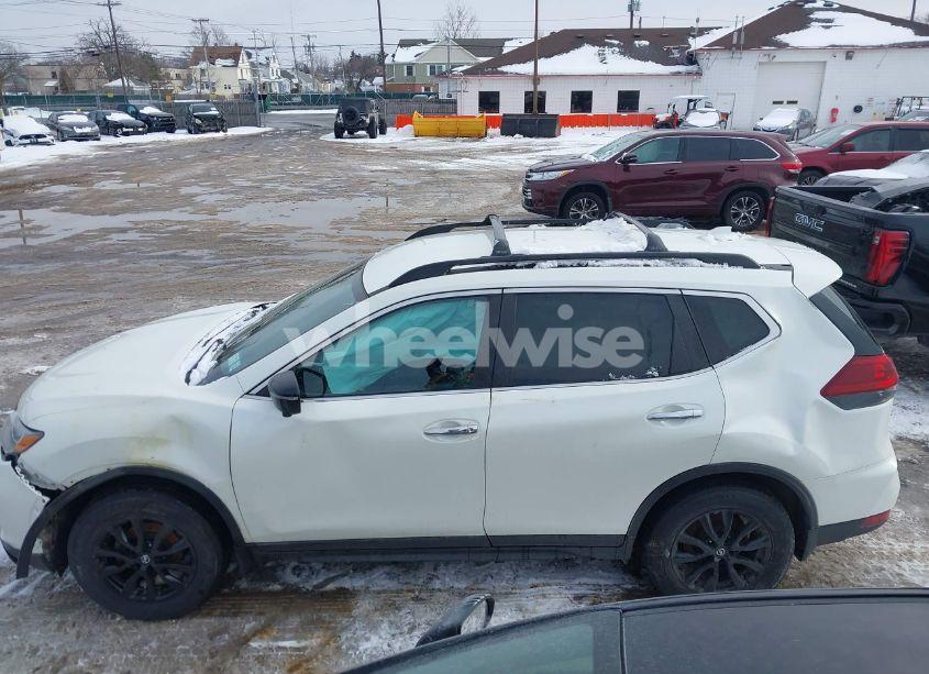 Photo 14 of 2018 Nissan Rogue SV (VIN 5N1AT2MV3JC746886)