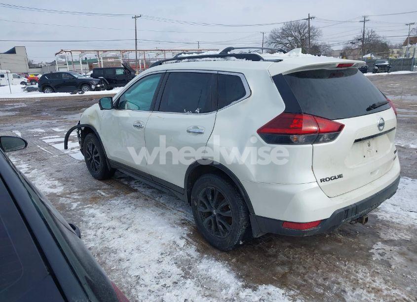 Photo 3 of 2018 Nissan Rogue SV (VIN 5N1AT2MV3JC746886)
