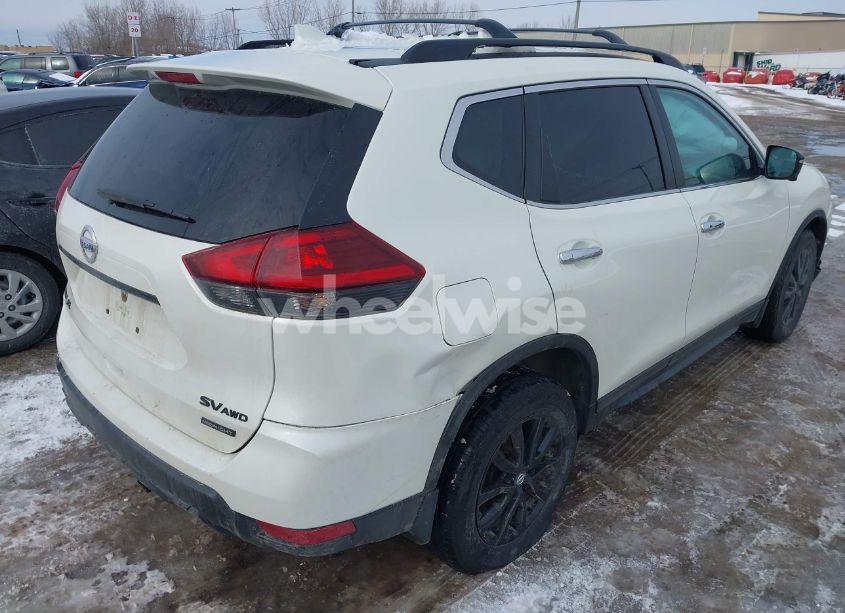 Photo 4 of 2018 Nissan Rogue SV (VIN 5N1AT2MV3JC746886)