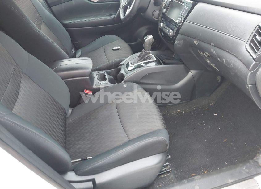 Photo 5 of 2018 Nissan Rogue SV (VIN 5N1AT2MV3JC746886)