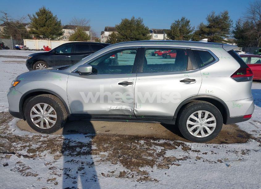 Photo 13 of 2018 Nissan Rogue S (VIN 5N1AT2MV3JC748525)
