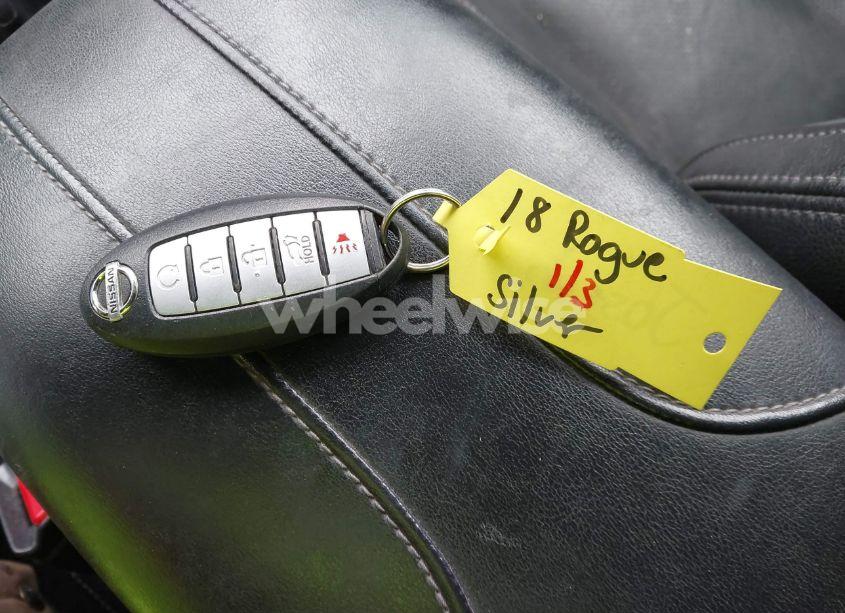 Photo 11 of 2018 Nissan Rogue SL (VIN 5N1AT2MV3JC784067)