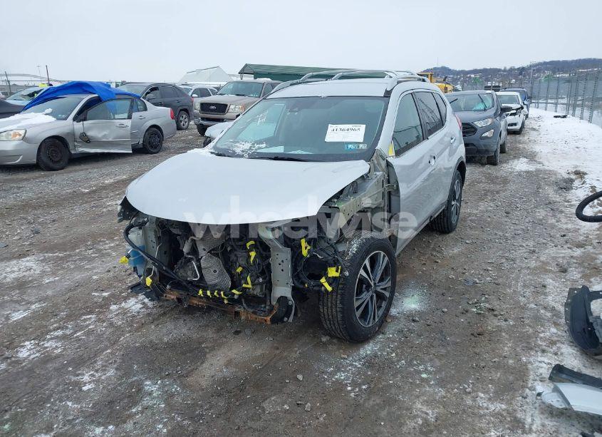 Photo 2 of 2018 Nissan Rogue SL (VIN 5N1AT2MV3JC784067)