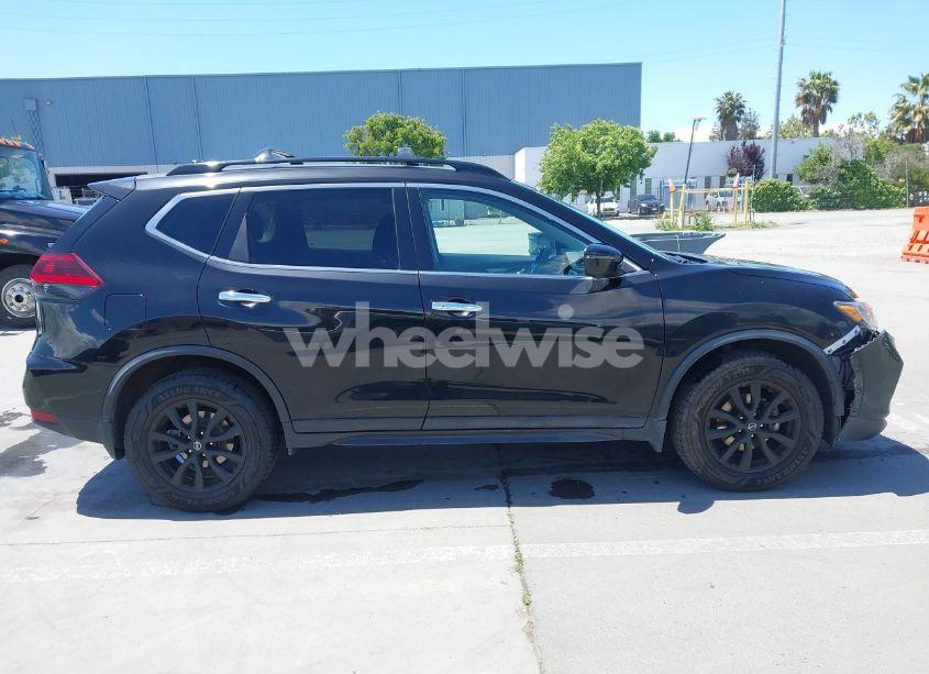 Photo 13 of 2018 Nissan Rogue SV (VIN 5N1AT2MV3JC836362)