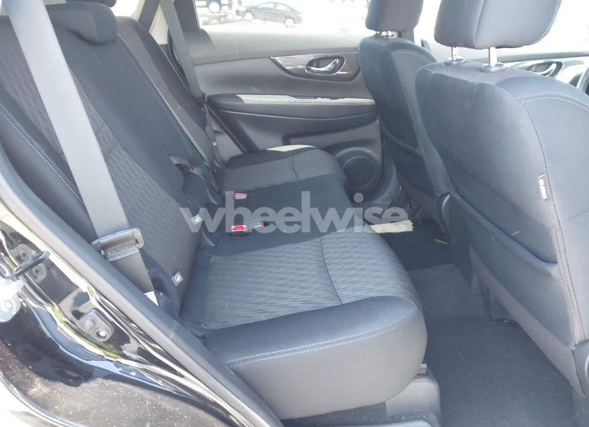 Photo 8 of 2018 Nissan Rogue SV (VIN 5N1AT2MV3JC836362)