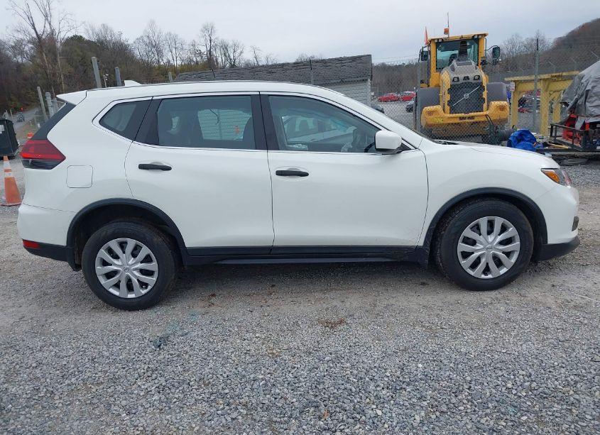 Photo 13 of 2018 Nissan Rogue S (VIN 5N1AT2MV3JC839360)