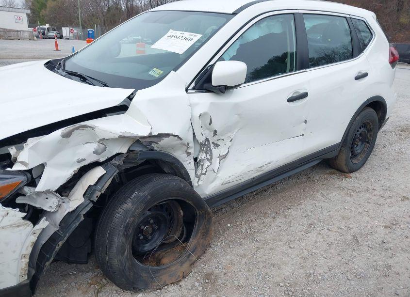 Photo 6 of 2018 Nissan Rogue S (VIN 5N1AT2MV3JC839360)