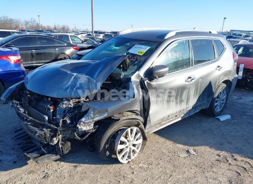 Photo 2 of 2019 Nissan Rogue SV (VIN 5N1AT2MV3KC732262)