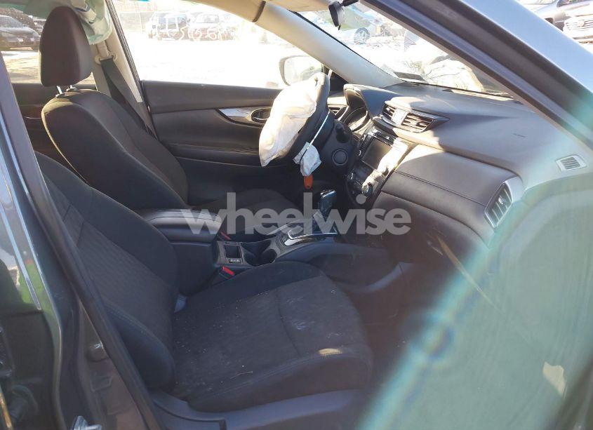 Photo 5 of 2019 Nissan Rogue SV (VIN 5N1AT2MV3KC732262)