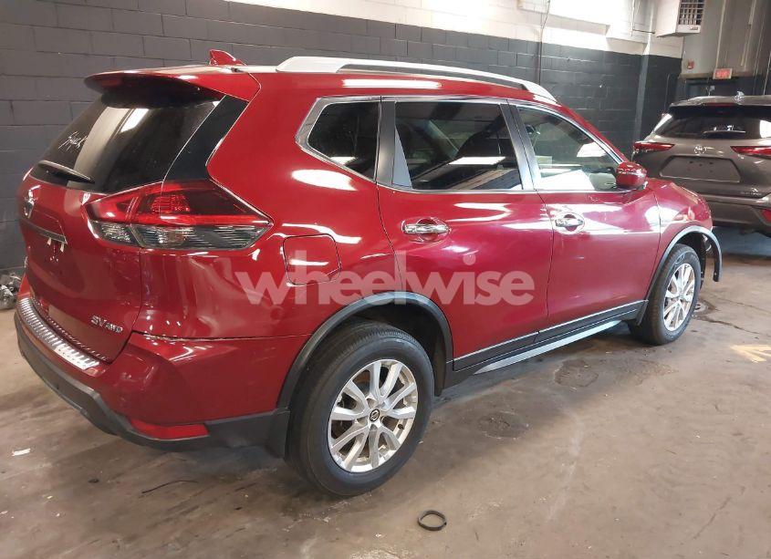 Photo 4 of 2019 Nissan Rogue SV (VIN 5N1AT2MV3KC746016)