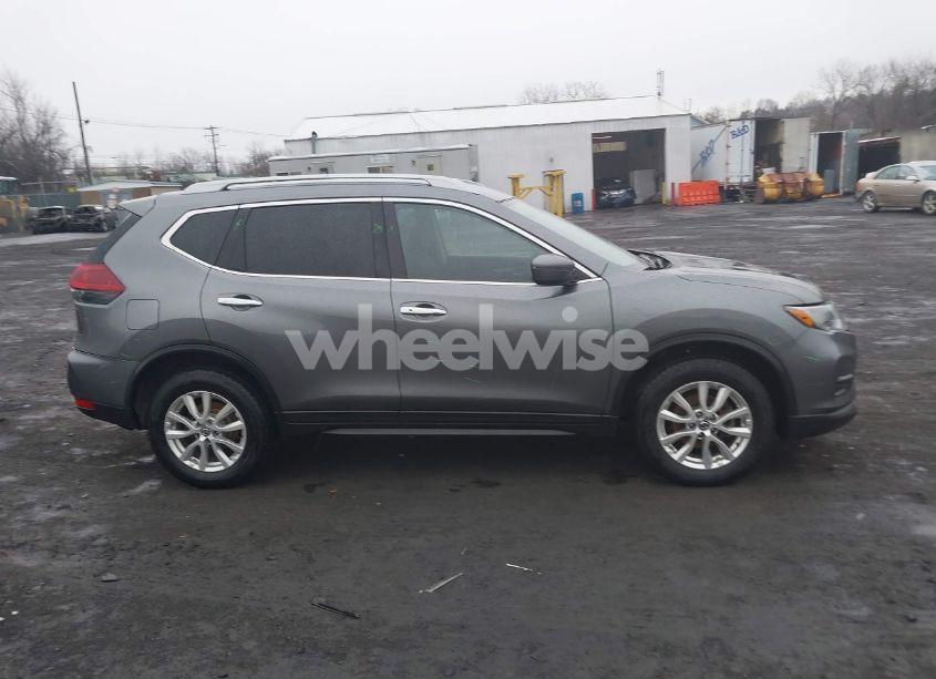 Photo 13 of 2019 Nissan Rogue SV (VIN 5N1AT2MV3KC757226)