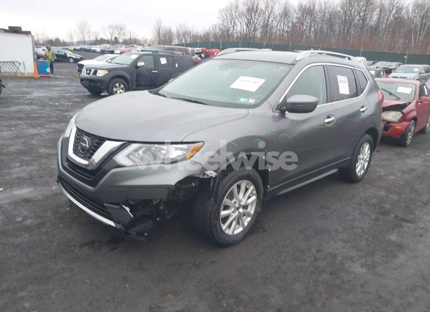 Photo 2 of 2019 Nissan Rogue SV (VIN 5N1AT2MV3KC757226)
