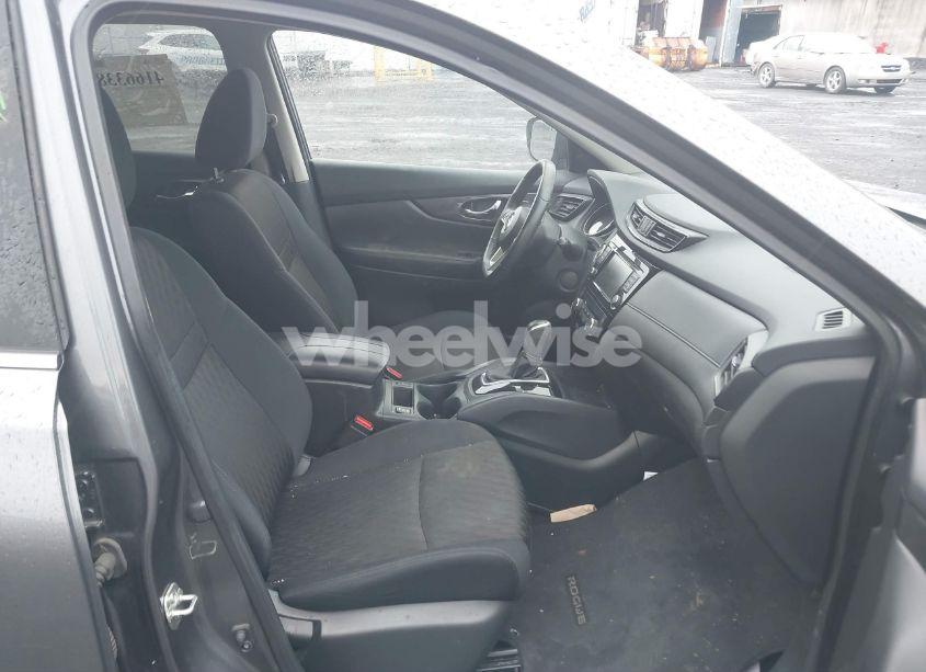 Photo 5 of 2019 Nissan Rogue SV (VIN 5N1AT2MV3KC757226)