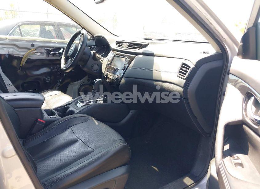 Photo 5 of 2019 Nissan Rogue SL (VIN 5N1AT2MV3KC781669)