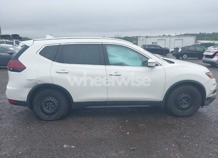 Photo 12 of 2019 Nissan Rogue S (VIN 5N1AT2MV3KC831907)