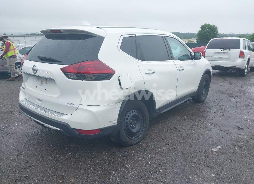 Photo 4 of 2019 Nissan Rogue S (VIN 5N1AT2MV3KC831907)