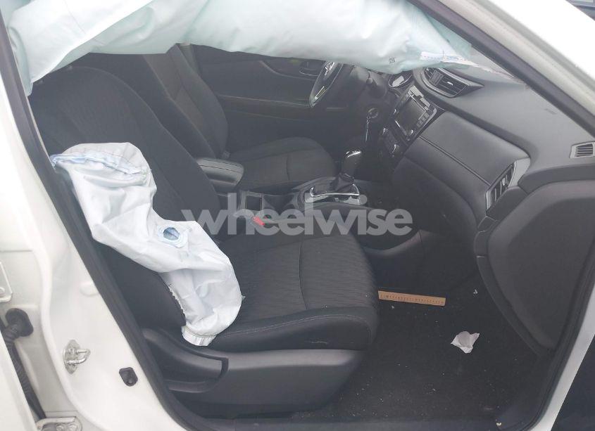 Photo 5 of 2019 Nissan Rogue S (VIN 5N1AT2MV3KC831907)