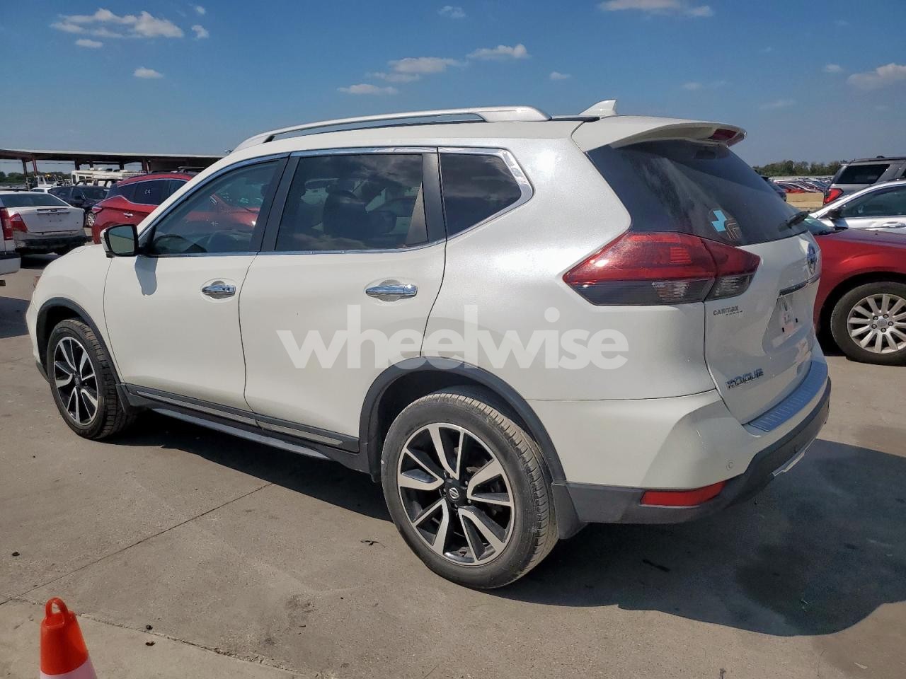 Photo 2 of 2019 NISSAN ROGUE S (VIN 5N1AT2MV3LC759169)