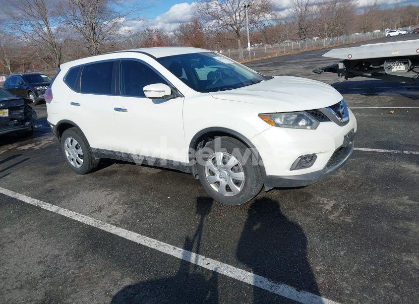2015 Nissan Rogue S (VIN 5N1AT2MV4FC756205) main photo