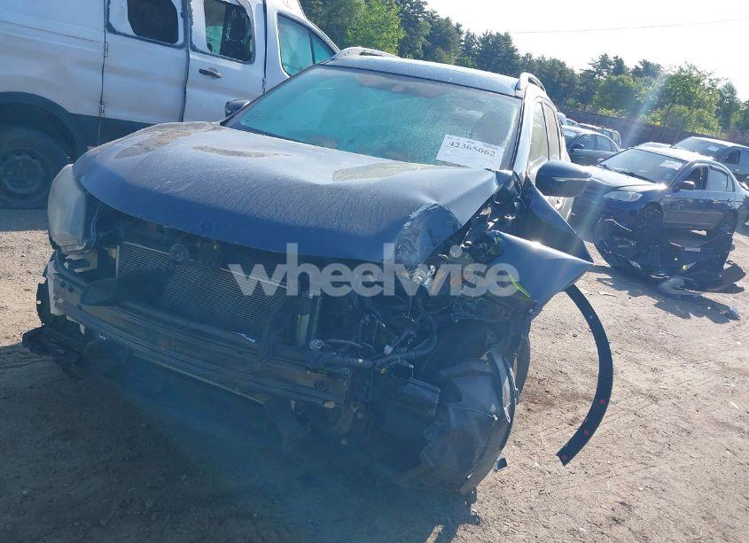 Photo 2 of 2015 Nissan Rogue SV (VIN 5N1AT2MV4FC841240)