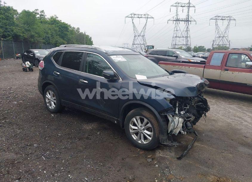 2015 Nissan Rogue SV (VIN 5N1AT2MV4FC885612) main photo