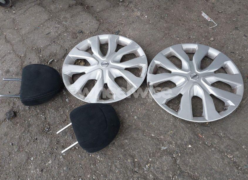 Photo 11 of 2015 Nissan Rogue S (VIN 5N1AT2MV4FC925882)