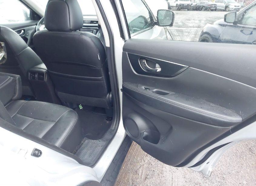 Photo 8 of 2016 Nissan Rogue SL (VIN 5N1AT2MV4GC772938)