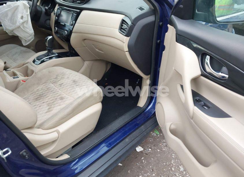 Photo 5 of 2017 Nissan Rogue SV (VIN 5N1AT2MV4HC739181)