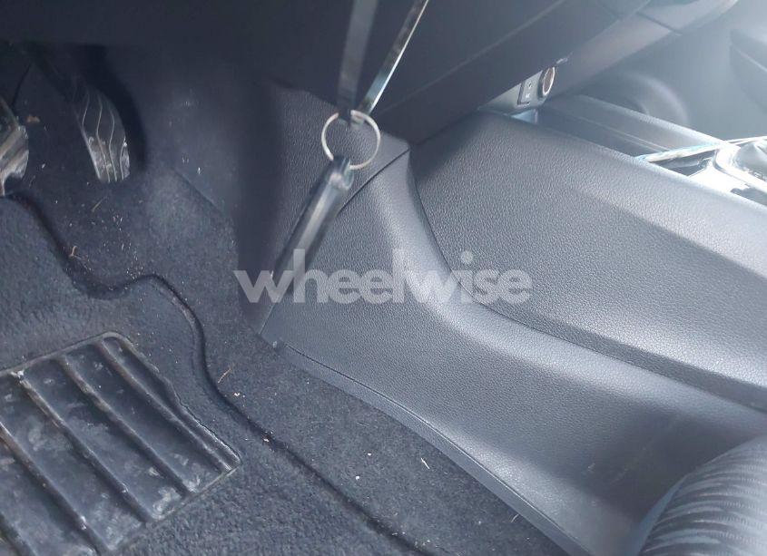 Photo 11 of 2017 Nissan Rogue SV (VIN 5N1AT2MV4HC747541)