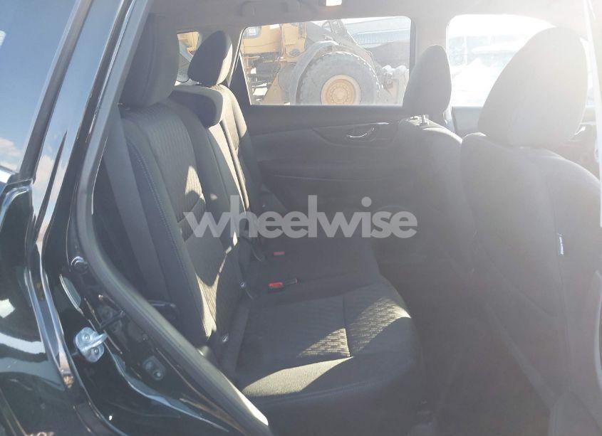 Photo 8 of 2017 Nissan Rogue SV (VIN 5N1AT2MV4HC747541)