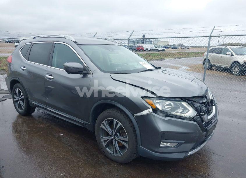 2017 Nissan Rogue SL (VIN 5N1AT2MV4HC769717) main photo