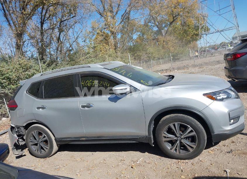 Photo 13 of 2017 Nissan Rogue SL (VIN 5N1AT2MV4HC787053)