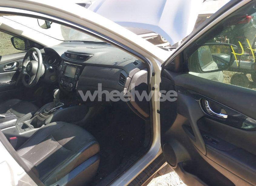 Photo 5 of 2017 Nissan Rogue SL (VIN 5N1AT2MV4HC787053)