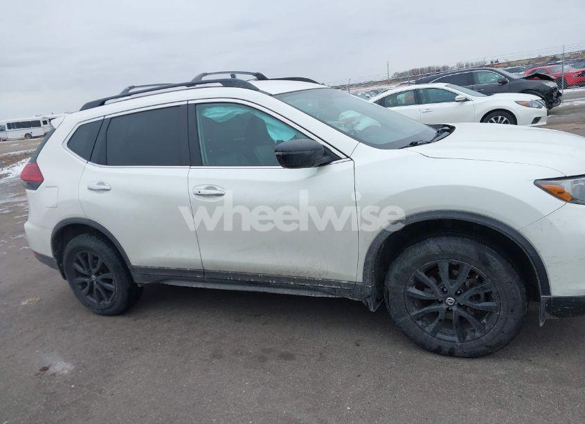 Photo 13 of 2017 Nissan Rogue SV (VIN 5N1AT2MV4HC829687)