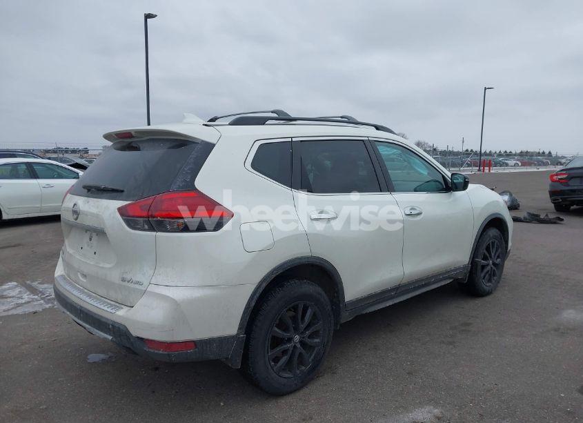 Photo 4 of 2017 Nissan Rogue SV (VIN 5N1AT2MV4HC829687)