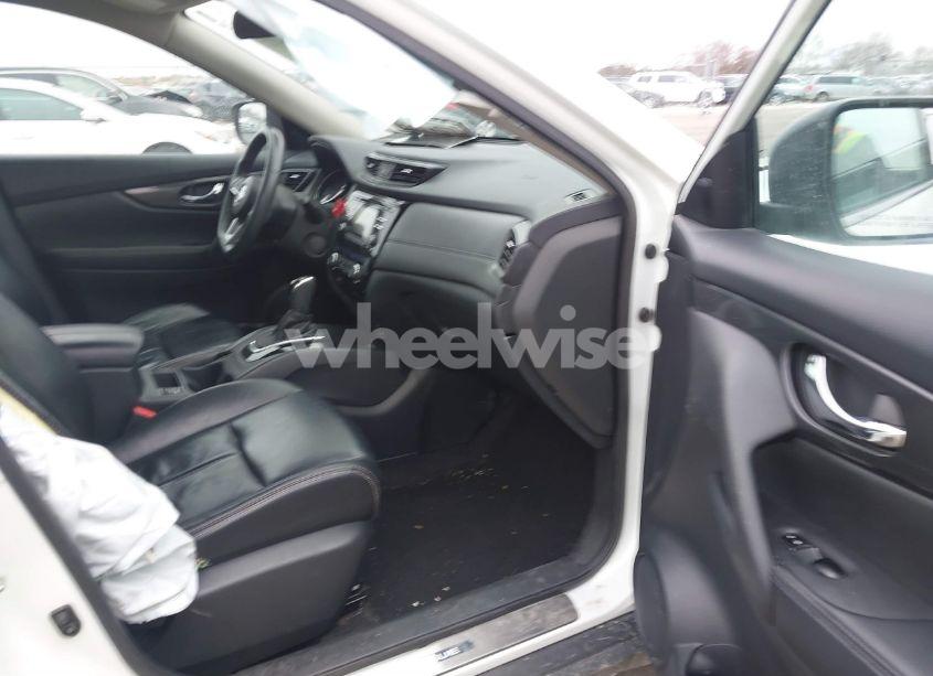 Photo 5 of 2017 Nissan Rogue SV (VIN 5N1AT2MV4HC829687)