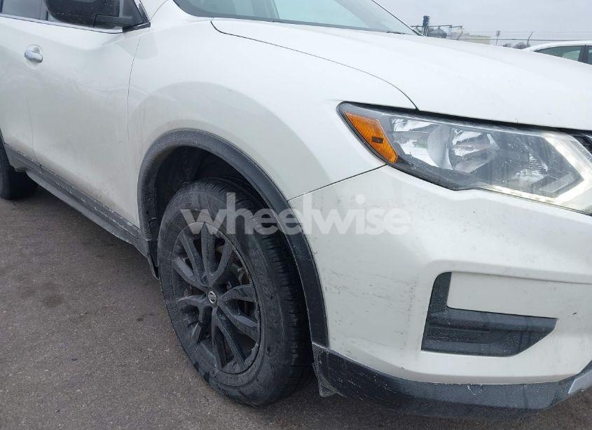 Photo 6 of 2017 Nissan Rogue SV (VIN 5N1AT2MV4HC829687)