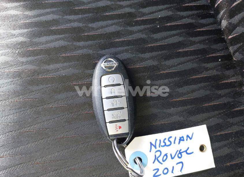 Photo 11 of 2017 Nissan Rogue SV (VIN 5N1AT2MV4HC878808)