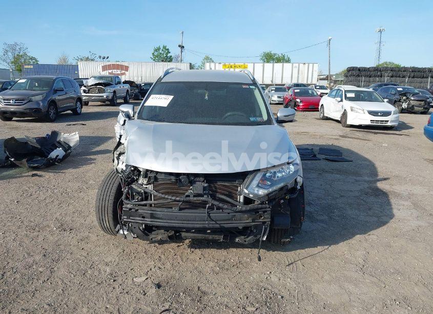 Photo 13 of 2017 Nissan Rogue SV (VIN 5N1AT2MV4HC878808)