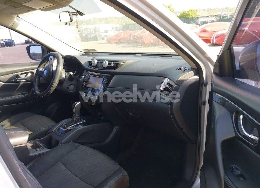 Photo 5 of 2017 Nissan Rogue SV (VIN 5N1AT2MV4HC878808)