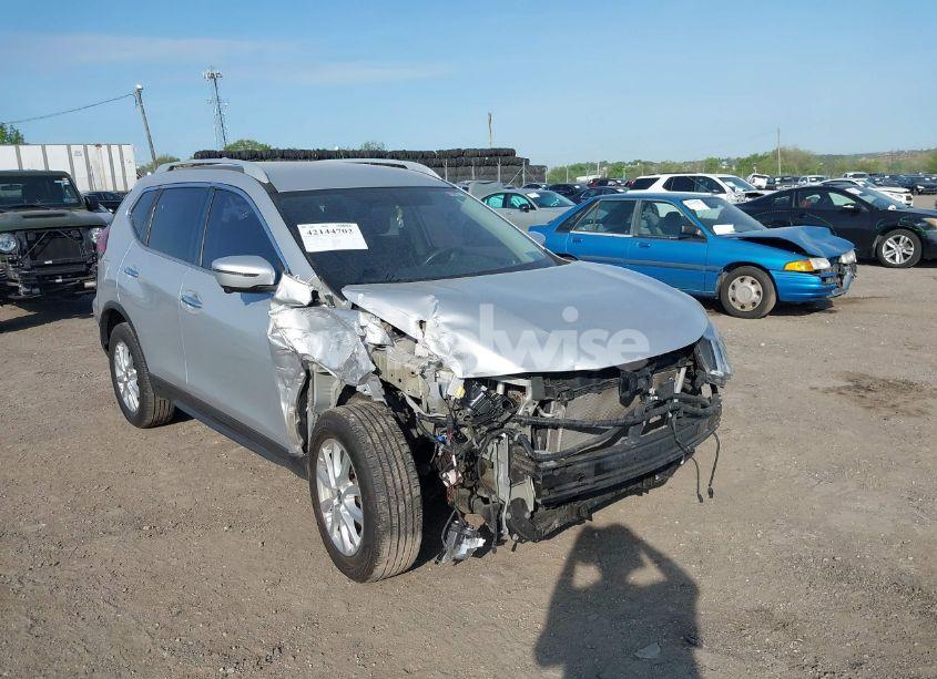 Photo 6 of 2017 Nissan Rogue SV (VIN 5N1AT2MV4HC878808)