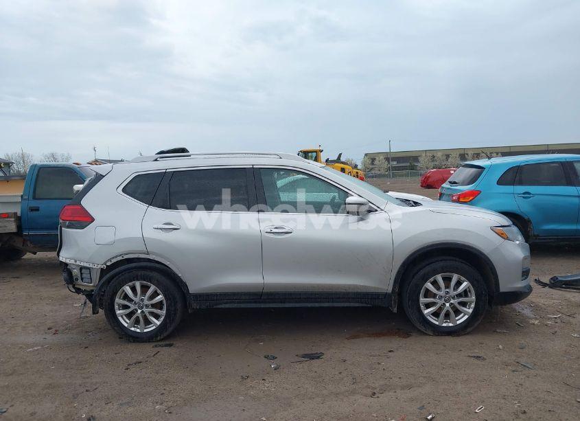 Photo 13 of 2017 Nissan Rogue SV (VIN 5N1AT2MV4HC886343)