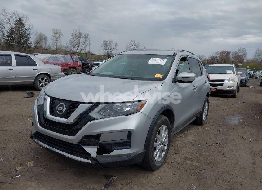 Photo 2 of 2017 Nissan Rogue SV (VIN 5N1AT2MV4HC886343)