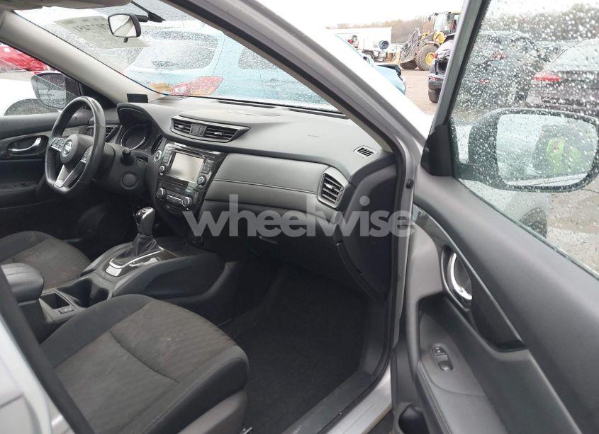 Photo 5 of 2017 Nissan Rogue SV (VIN 5N1AT2MV4HC886343)