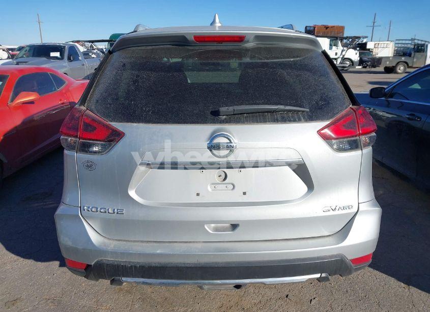 Photo 16 of 2018 Nissan Rogue SV (VIN 5N1AT2MV4JC711063)