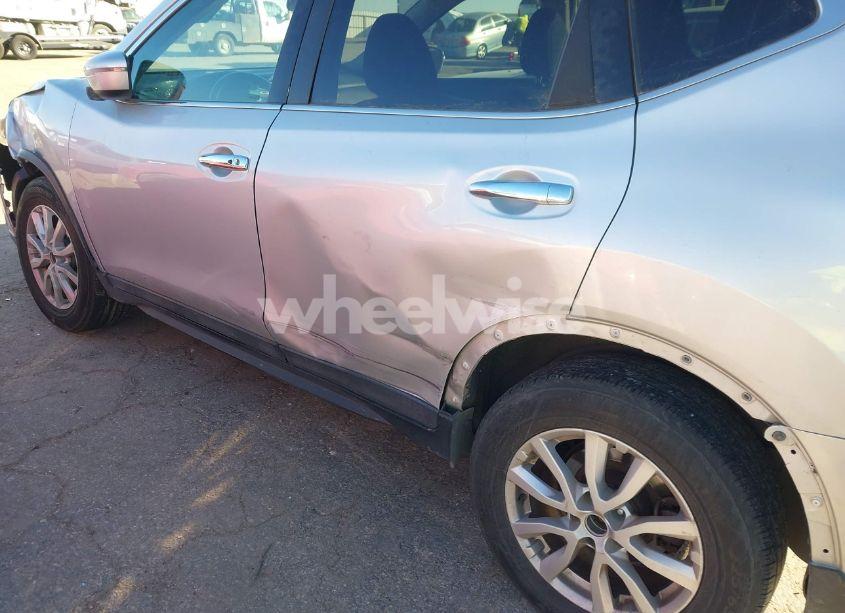 Photo 17 of 2018 Nissan Rogue SV (VIN 5N1AT2MV4JC711063)