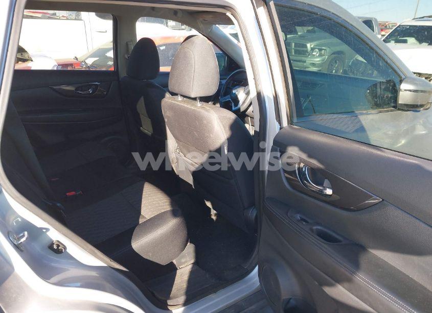 Photo 8 of 2018 Nissan Rogue SV (VIN 5N1AT2MV4JC711063)