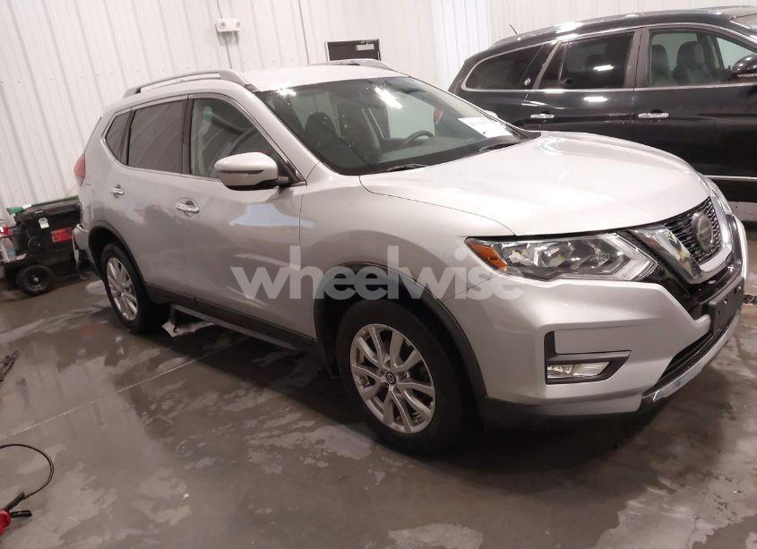 2018 Nissan Rogue SV (VIN 5N1AT2MV4JC712956) main photo