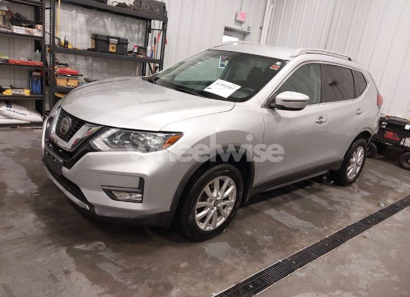 Photo 2 of 2018 Nissan Rogue SV (VIN 5N1AT2MV4JC712956)