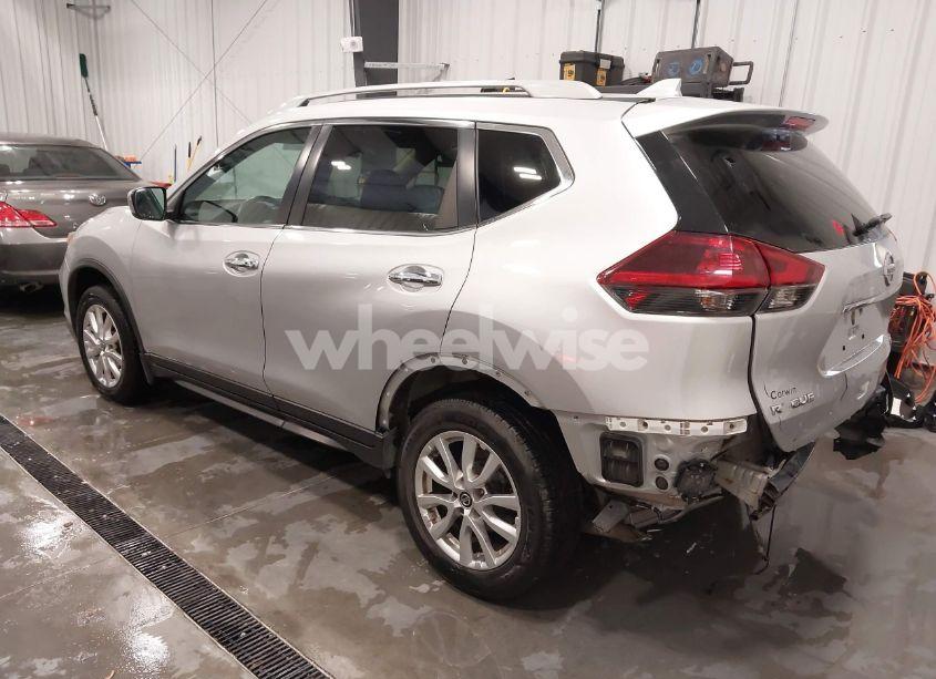 Photo 3 of 2018 Nissan Rogue SV (VIN 5N1AT2MV4JC712956)
